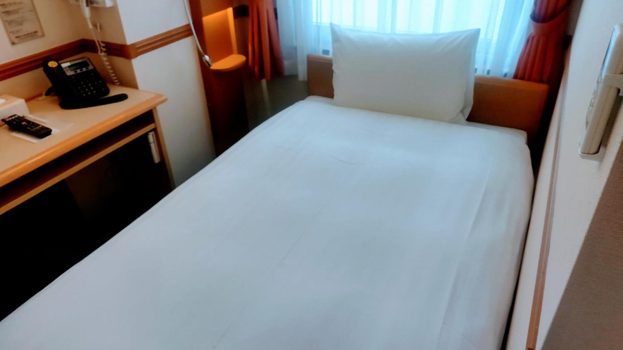 Toyoko Inn Shin-Osaka Chuo-Guchi Shinkan Стая снимка